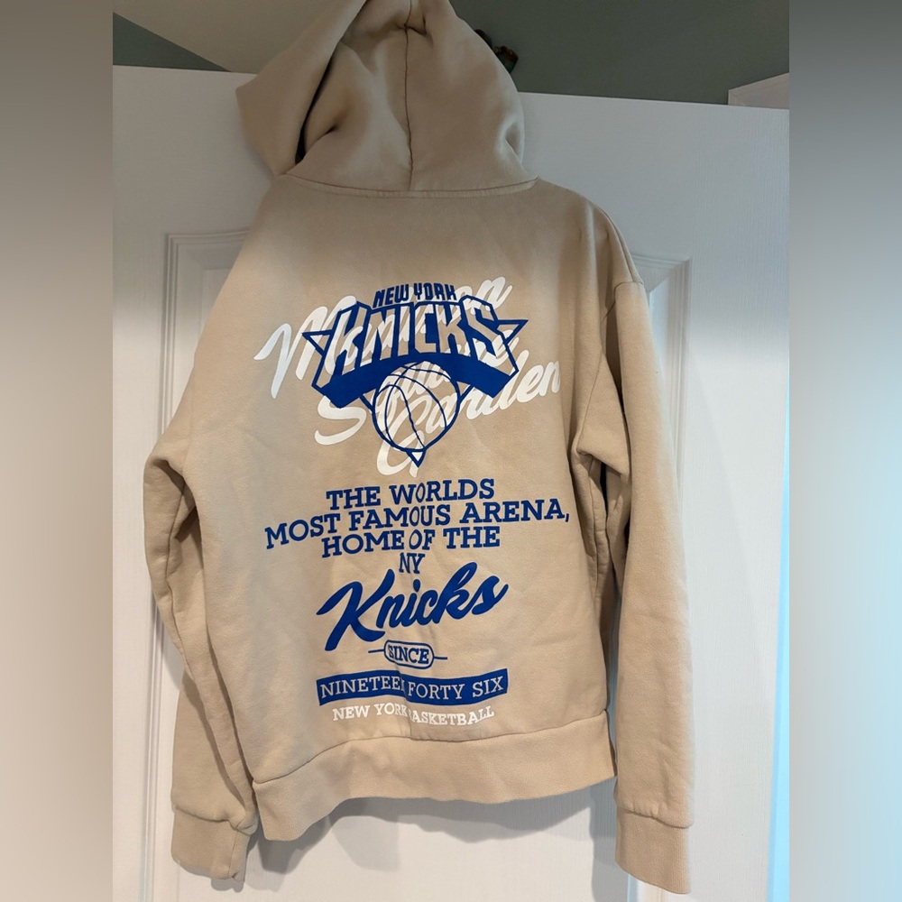 NWOT Knicks Beige Hoodie size xs - Picture 3 of 4